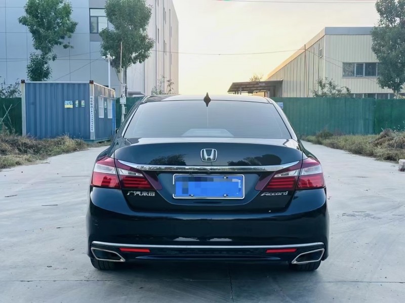 潍坊17年本田雅阁9