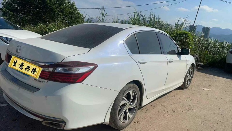 佛山16年本田雅阁2