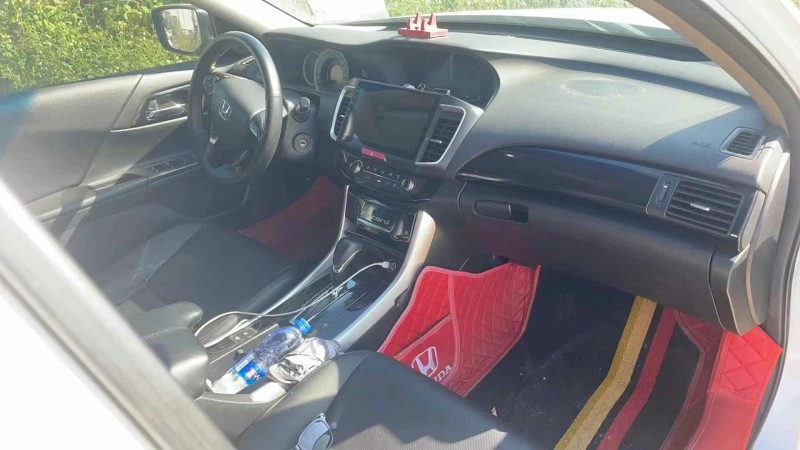 佛山16年本田雅阁4