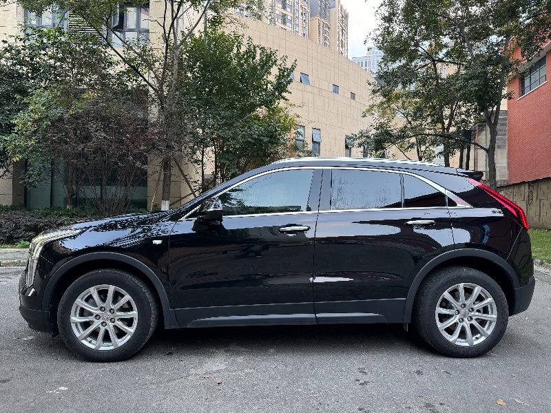 成都21年凯迪拉克XT43