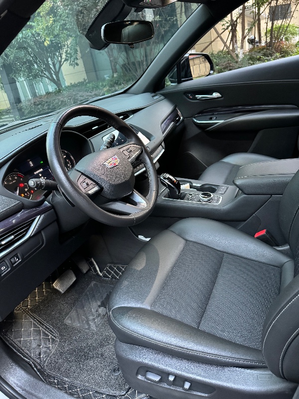 成都21年凯迪拉克XT44