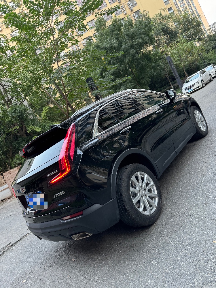 成都21年凯迪拉克XT48