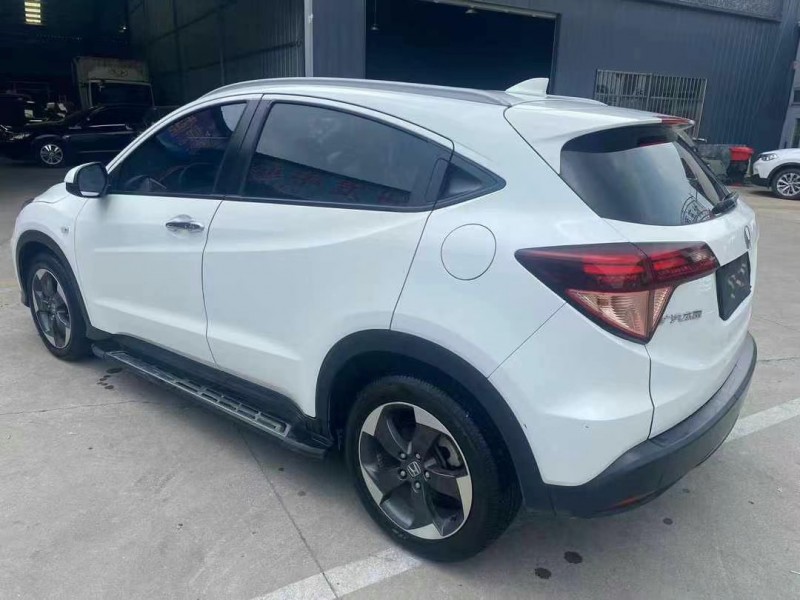 济宁17年本田缤智8