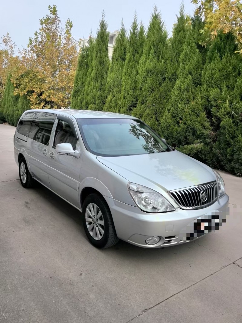 青岛16年别克GL82