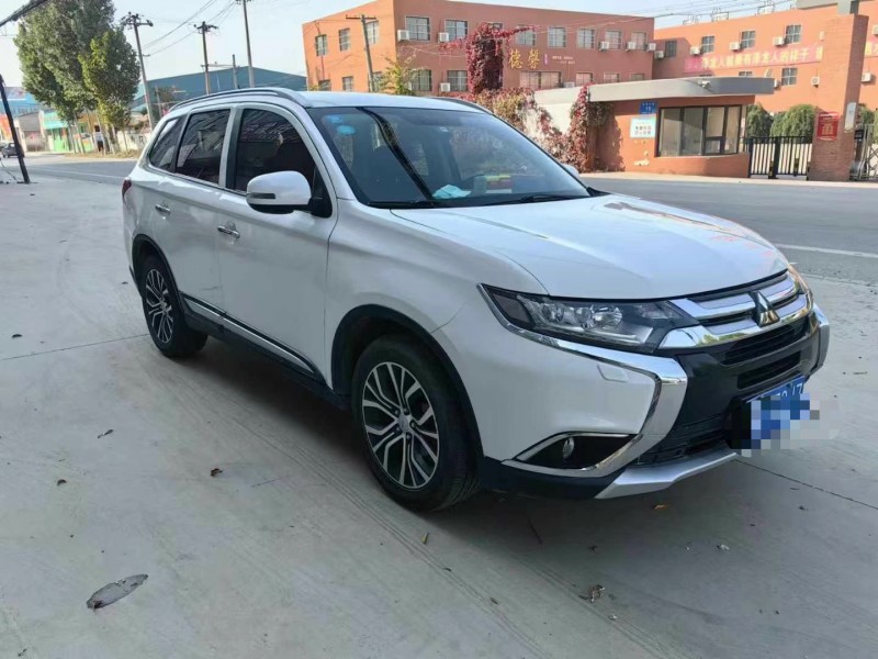 保定16年三菱欧蓝德2