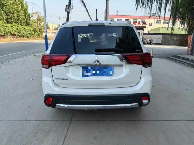 保定16年三菱欧蓝德9