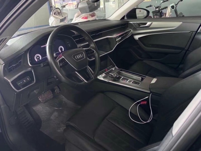 济宁19年奥迪A6L8