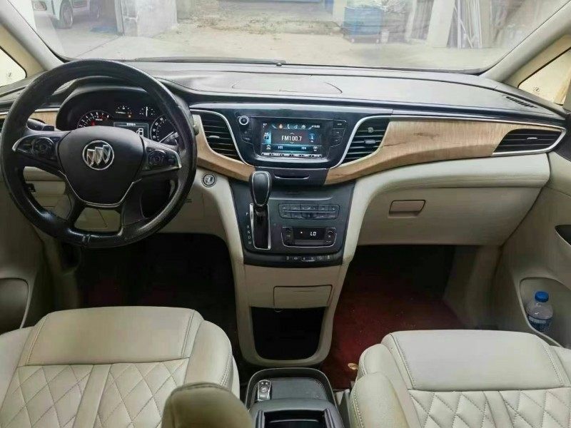 济宁17年别克GL86