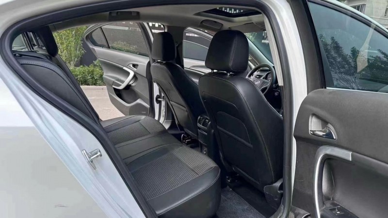 济宁16年别克君威6