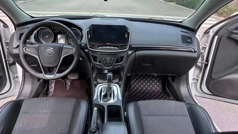 济宁16年别克君威8