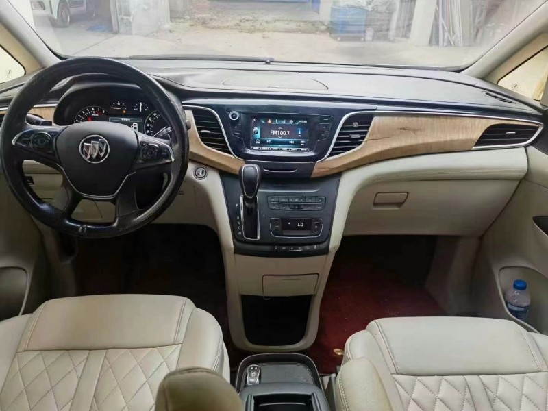 济宁17年别克GL86