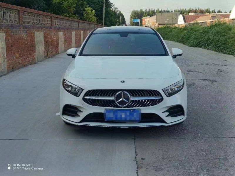 泰安19年奔驰A1