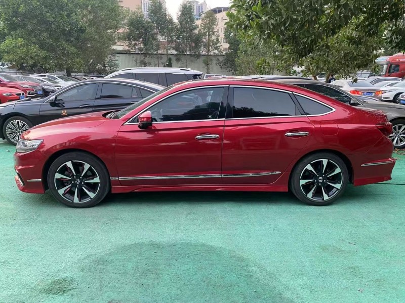 广州17年本田思铂睿4