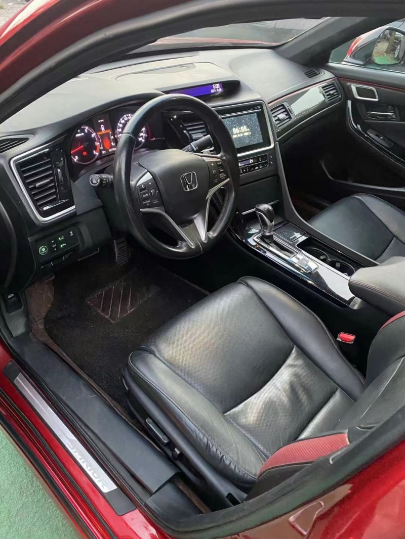 广州17年本田思铂睿8