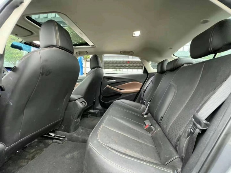 东莞22年别克威朗6