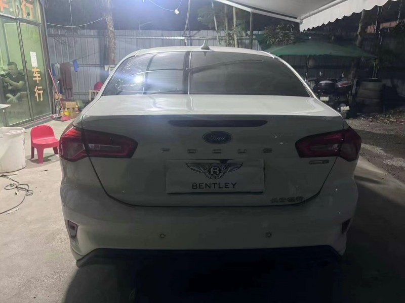 广州20年福特福克斯5