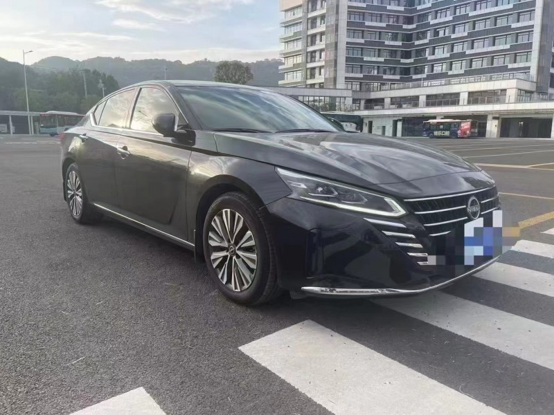 济宁24年日产天籁7