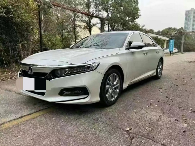 益阳19年本田雅阁4