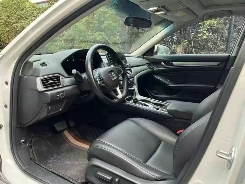 益阳19年本田雅阁8