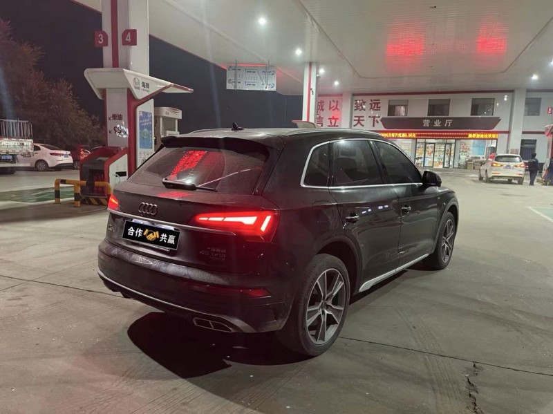 济宁22年奥迪Q58