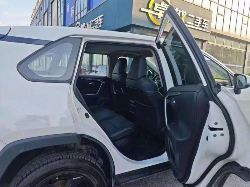 泰安23年豐田RAV4榮放6