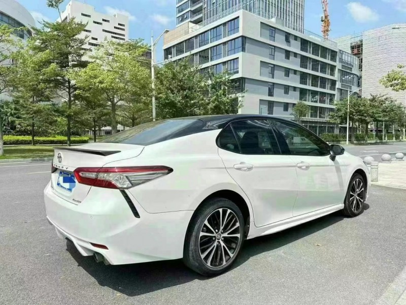 广州19年丰田凯美瑞8