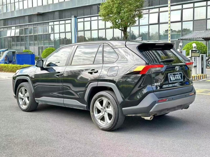 东莞22年丰田RAV4荣放8