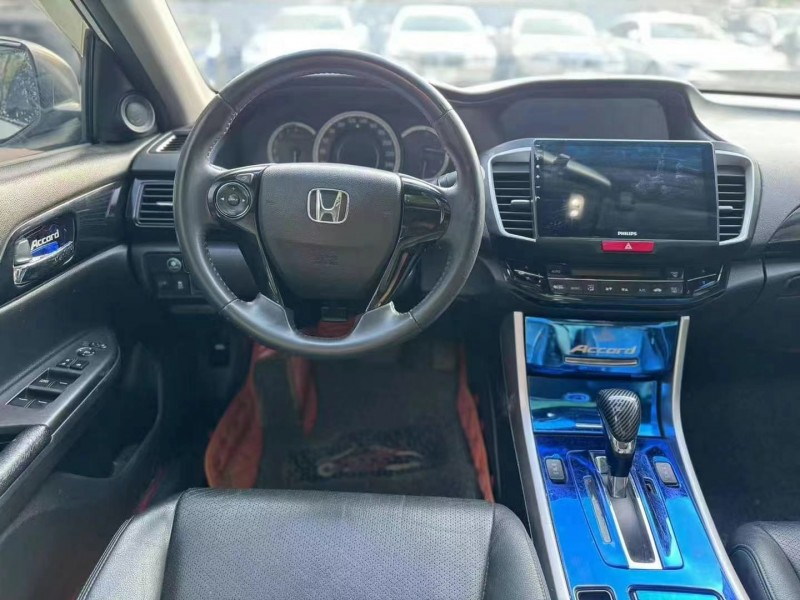 广州17年本田雅阁8