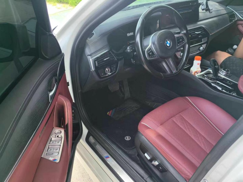 保定21年宝马5系8