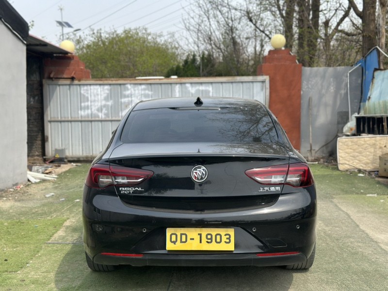 青岛20年别克君威8