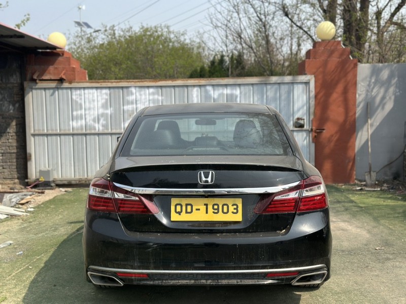 青岛18年本田雅阁8