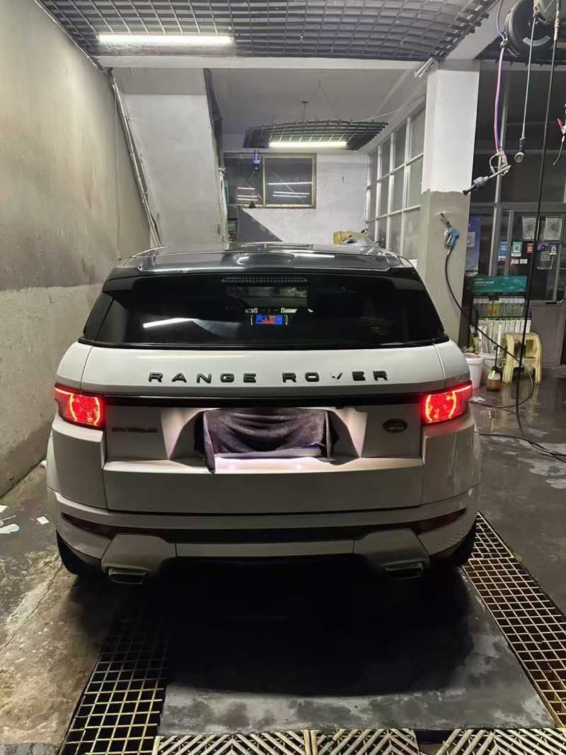 青岛13年路虎极光4