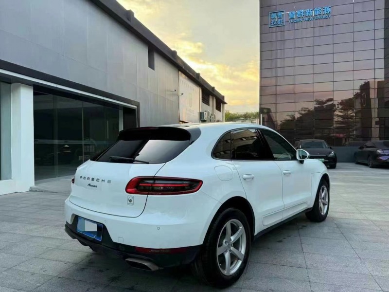 龍巖15年保時捷Macan8
