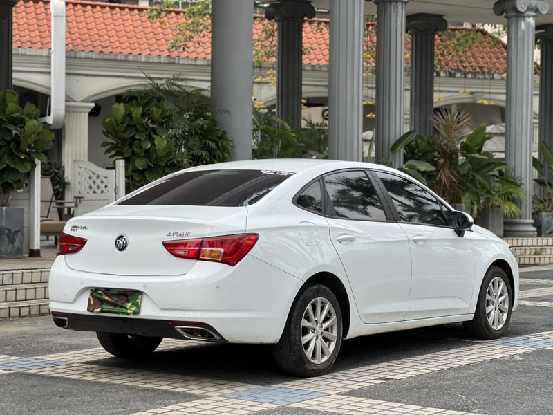 东莞16年别克威朗8