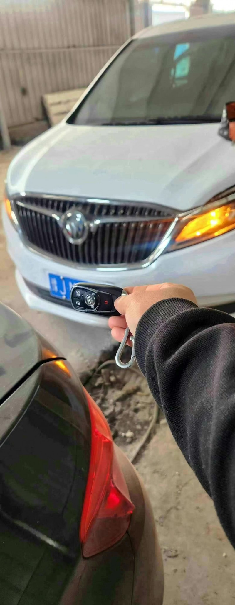 济宁17年别克GL81