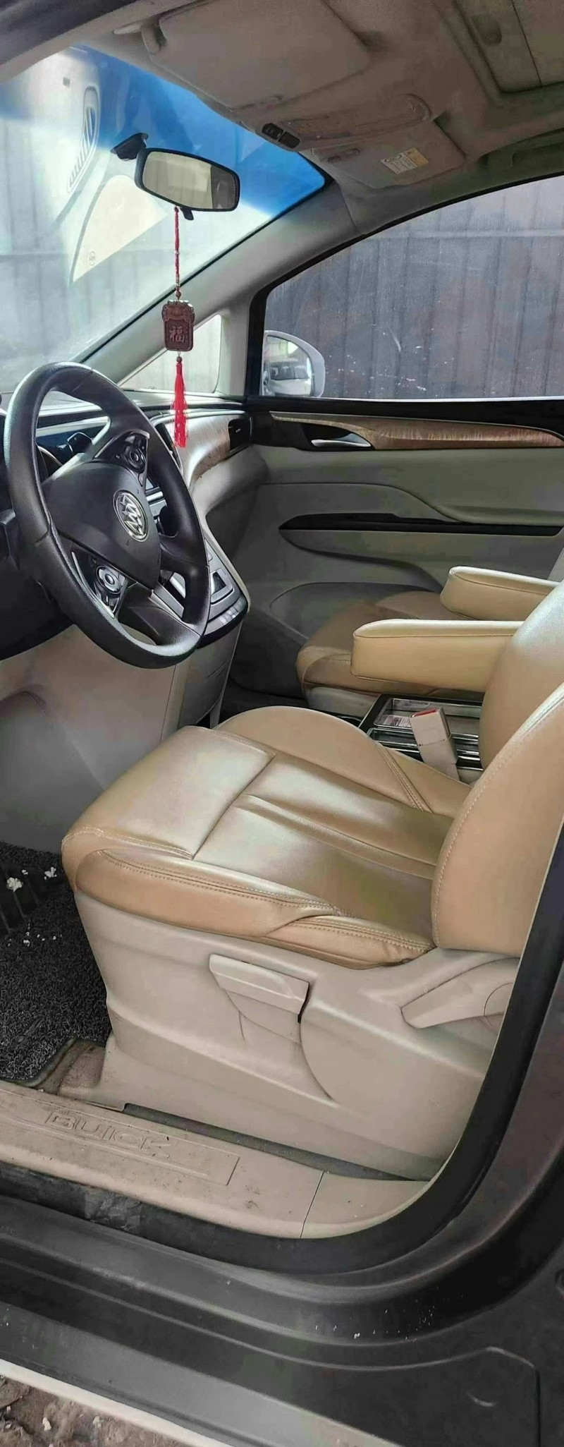 济宁17年别克GL82