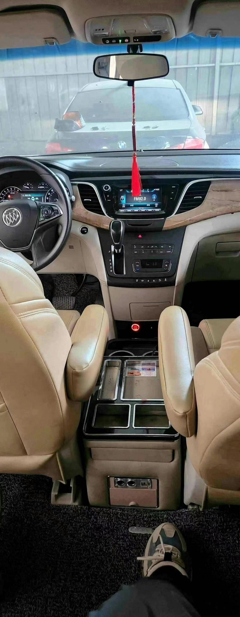 济宁17年别克GL83