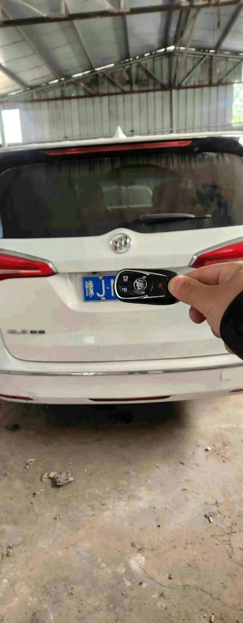 济宁17年别克GL84