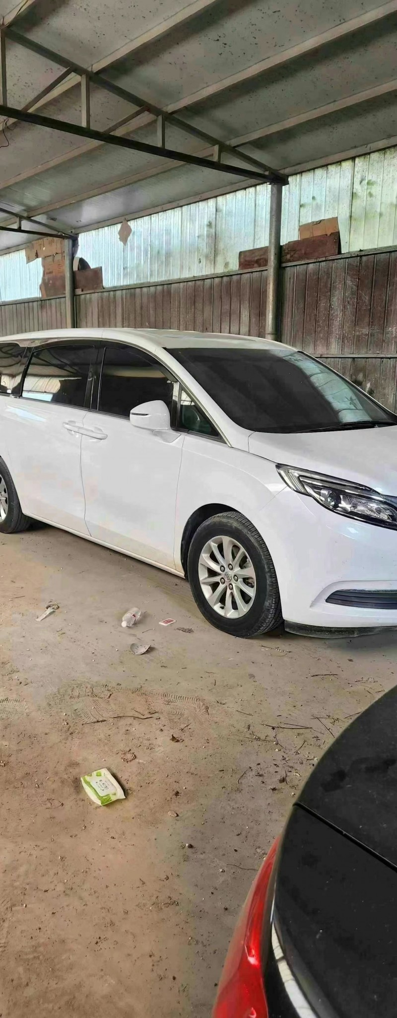 济宁17年别克GL85