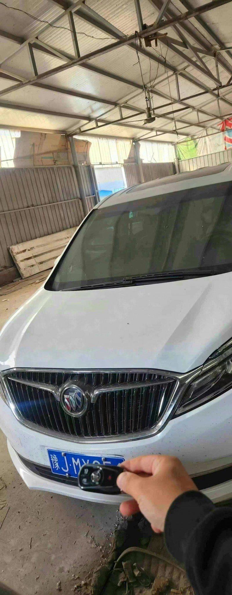 济宁17年别克GL86