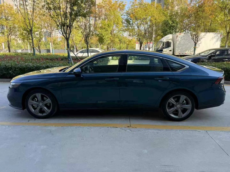 济宁24年本田雅阁8