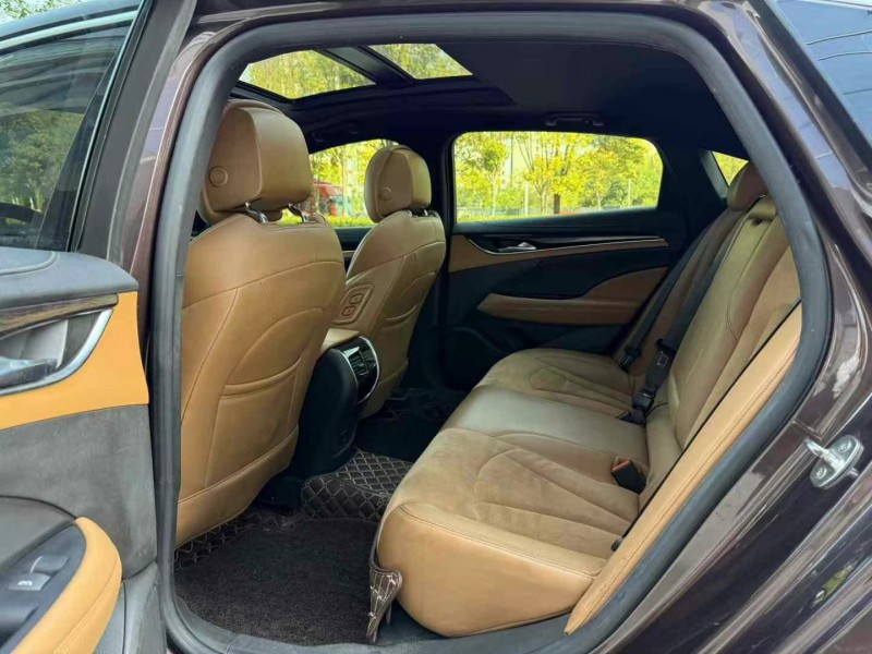 济宁17年别克君越6