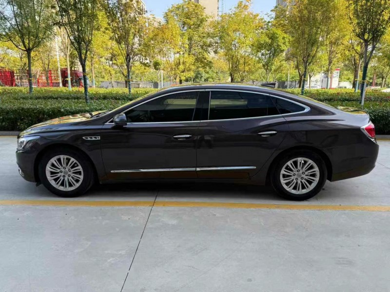 济宁17年别克君越8