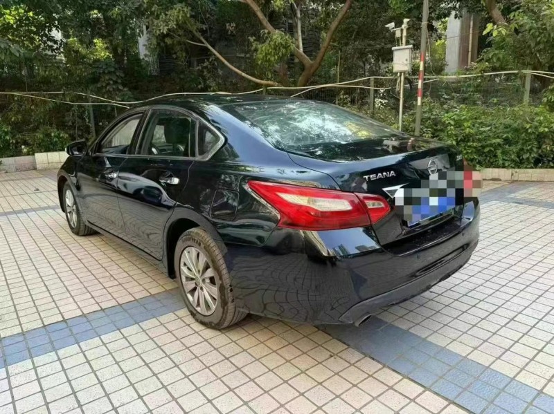 重慶16年日產天籟4