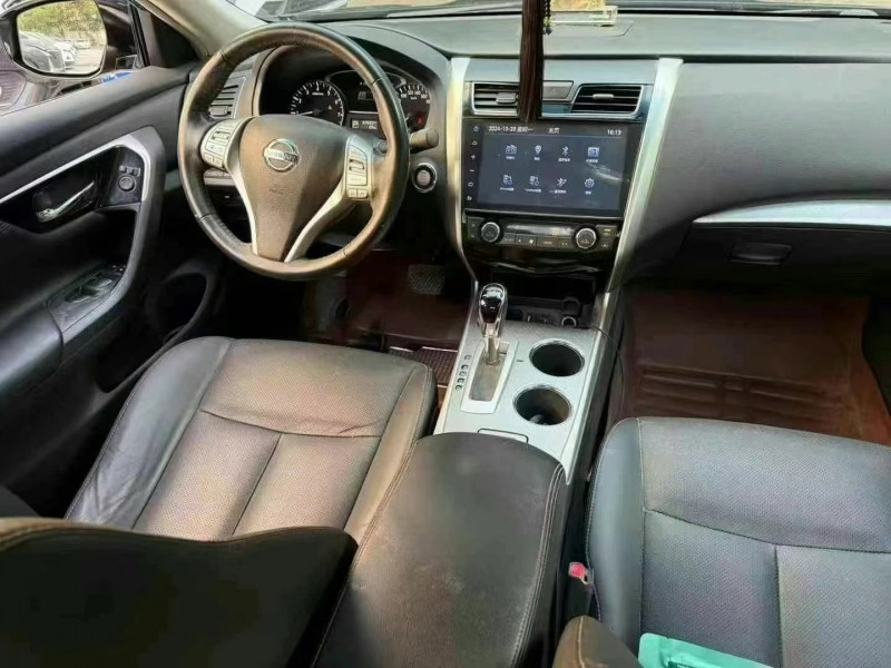 重慶16年日產天籟5