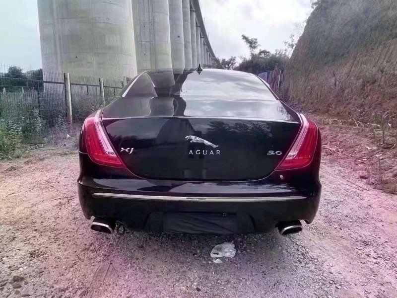 長治13年捷豹XJ5