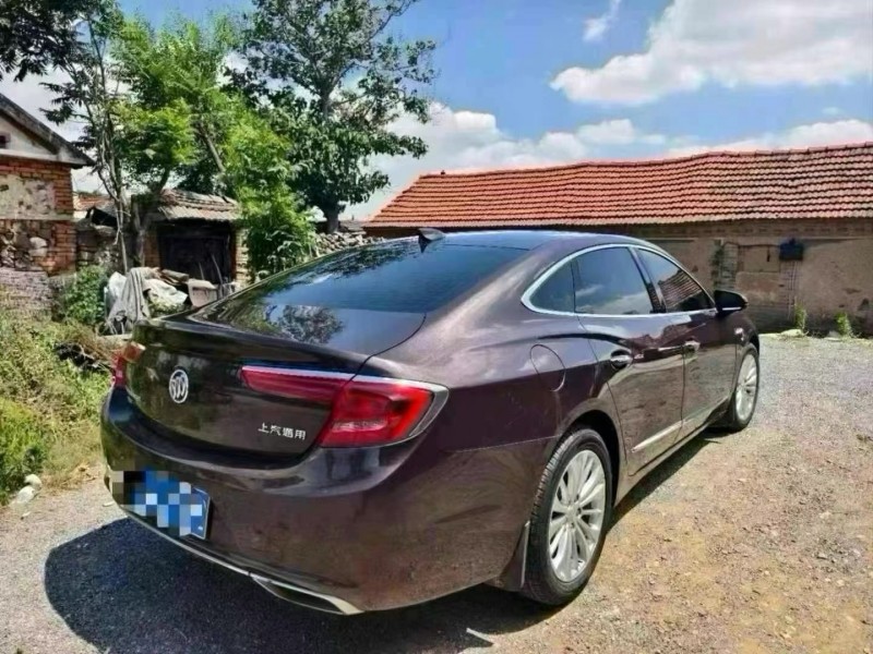 青岛18年别克君越8