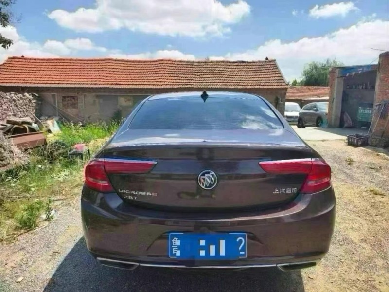 青岛18年别克君越9