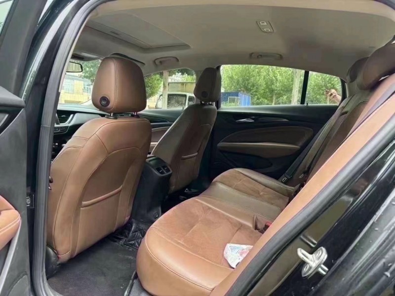 青岛18年别克君威5