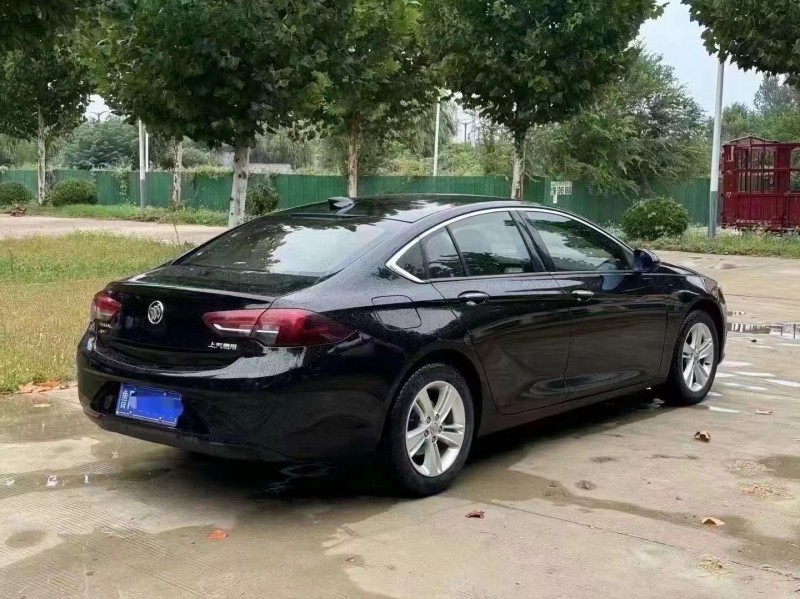 青岛18年别克君威8